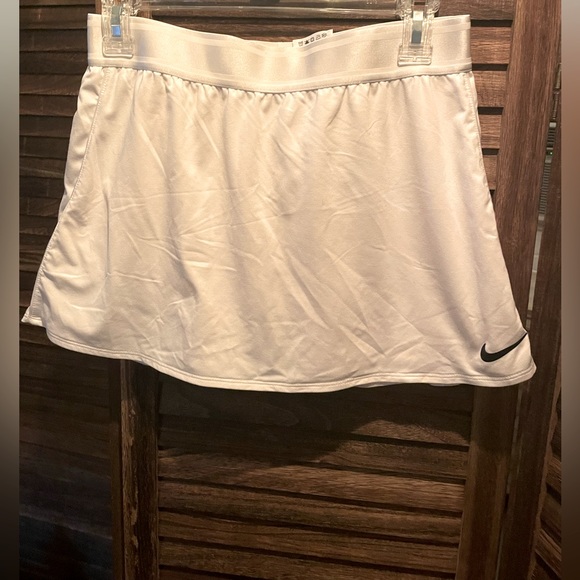 Nike Dresses & Skirts - White Nike tennis skirt with built in spanks
